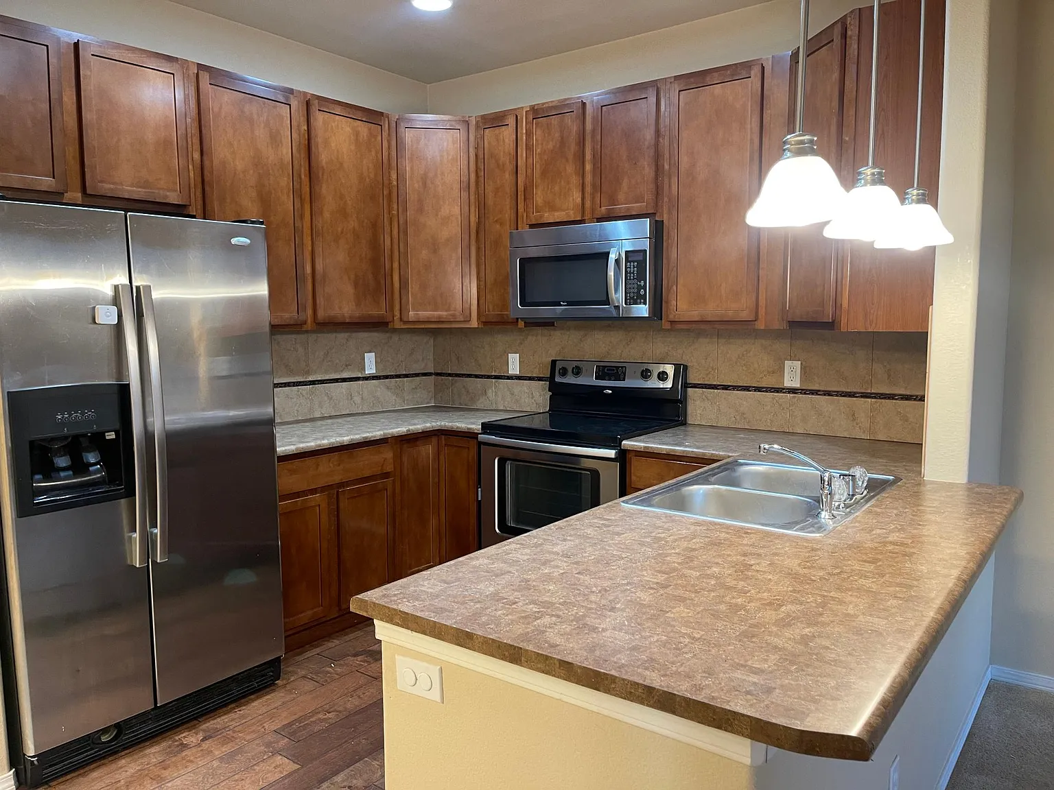 2 bed, 1348 sqft, $2,200 — Photo 4