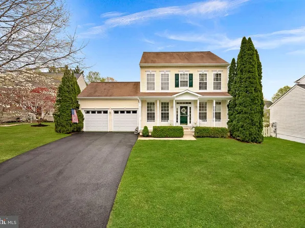 17304 Cedar Bluff Ct, Round Hill, VA 20141