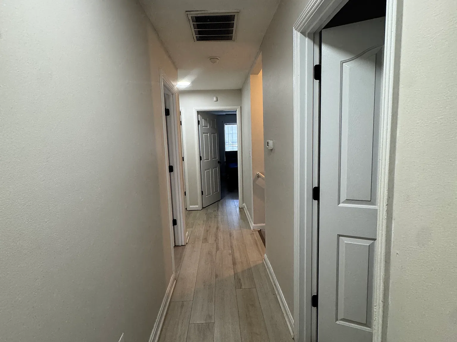 3 bed, 1200 sqft, $1,450 — Photo 2