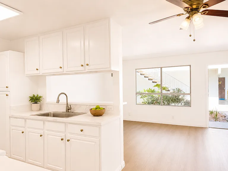 2545 Fairmount Ave #9 — Photo 1