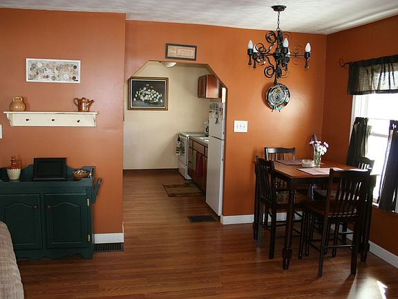 4th image of 1859 Kenyon Ave