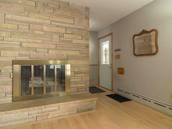 4th image of 366 Edith Dr