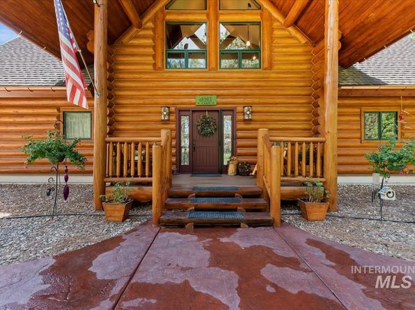 38 Blue Shadow Dr, Garden Valley, ID 83622