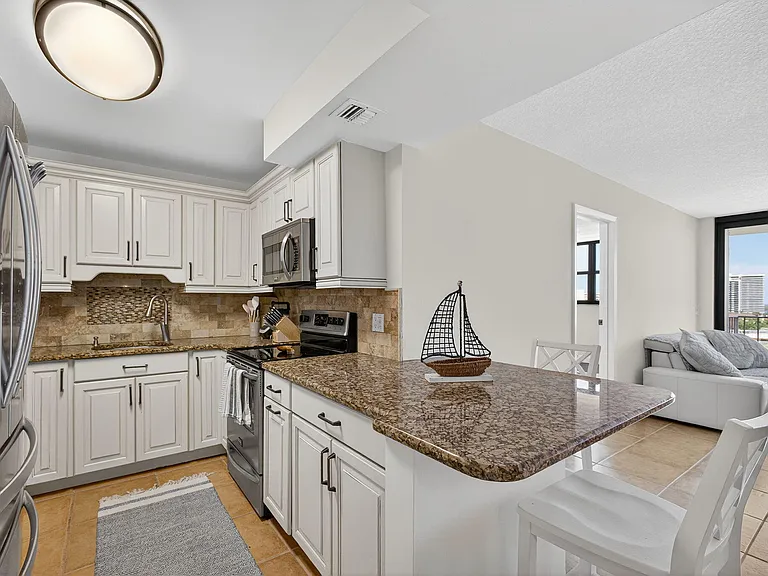 336 Golfview Rd #905 — Photo 15