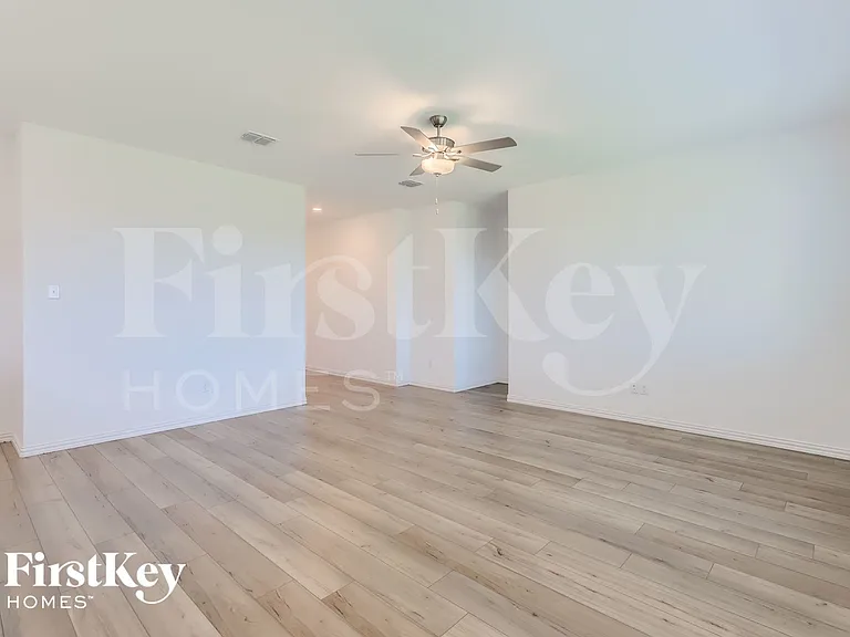 212 Wyndemere Ln — Photo 7