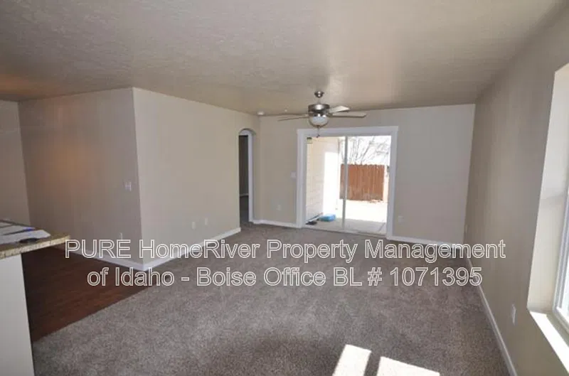 3 bed, 2.5 bath, 1365 sqft, $1,850 — Photo 4