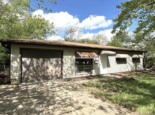 408 Tanglewood Dr, Streamwood, IL 60107