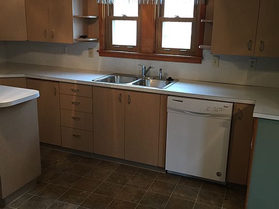 4th image of 210 Sheridan Ave