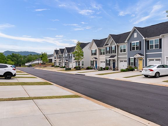 3rd image of 913 Leyburn Ln