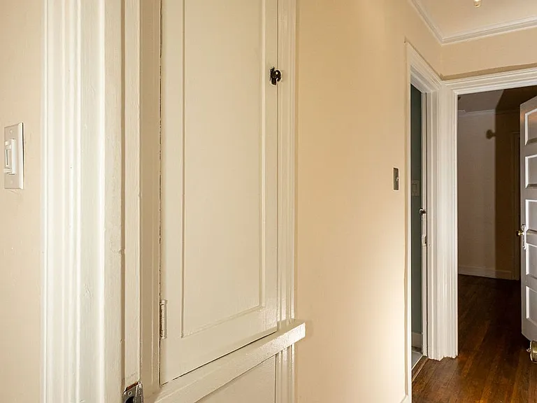 812 N June St — Photo 34