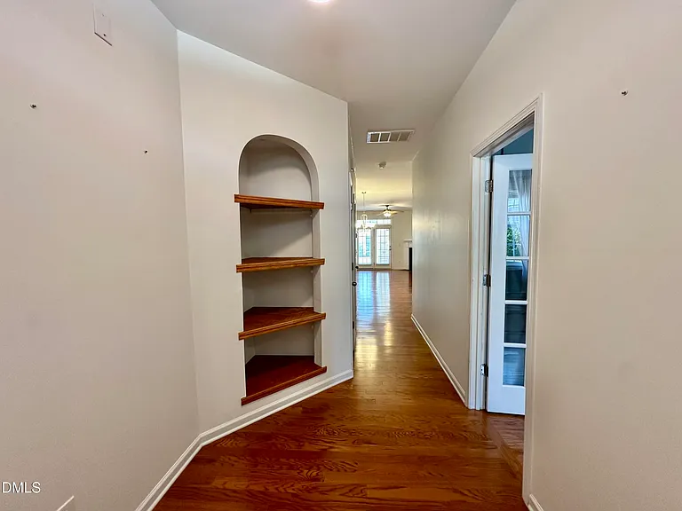 513 Dragby Ln — Photo 3