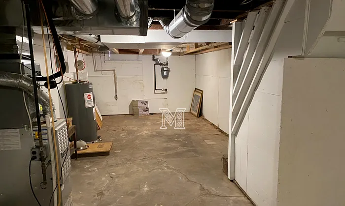 799 N Glover St — Photo 11