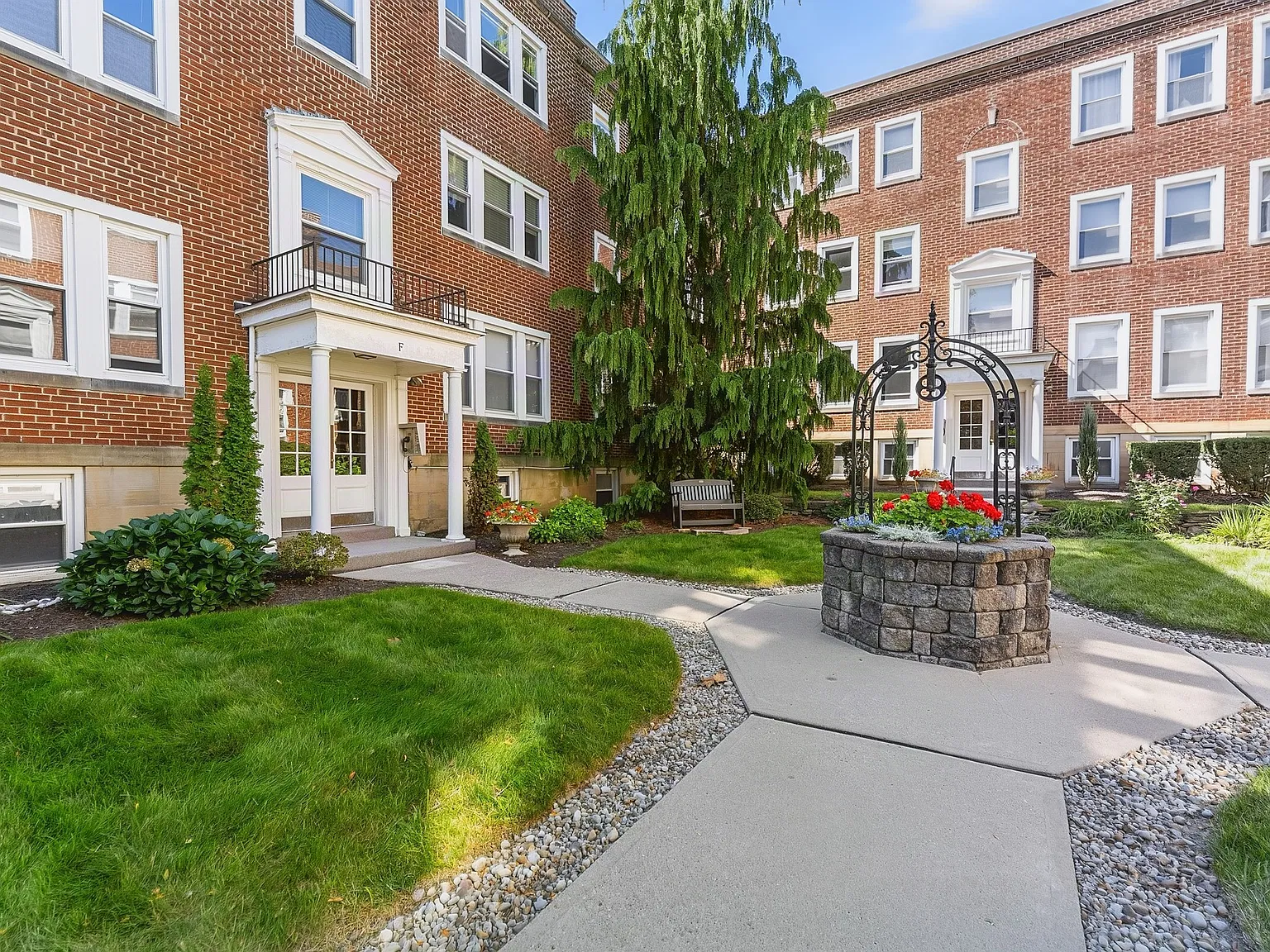 1 bed, 901 sqft, $1,395 — Photo 2