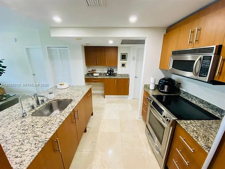 10275 Collins Ave #324 — Photo 9