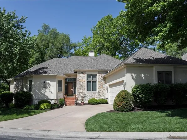 9118 Walmer St, Overland Park, KS 66212