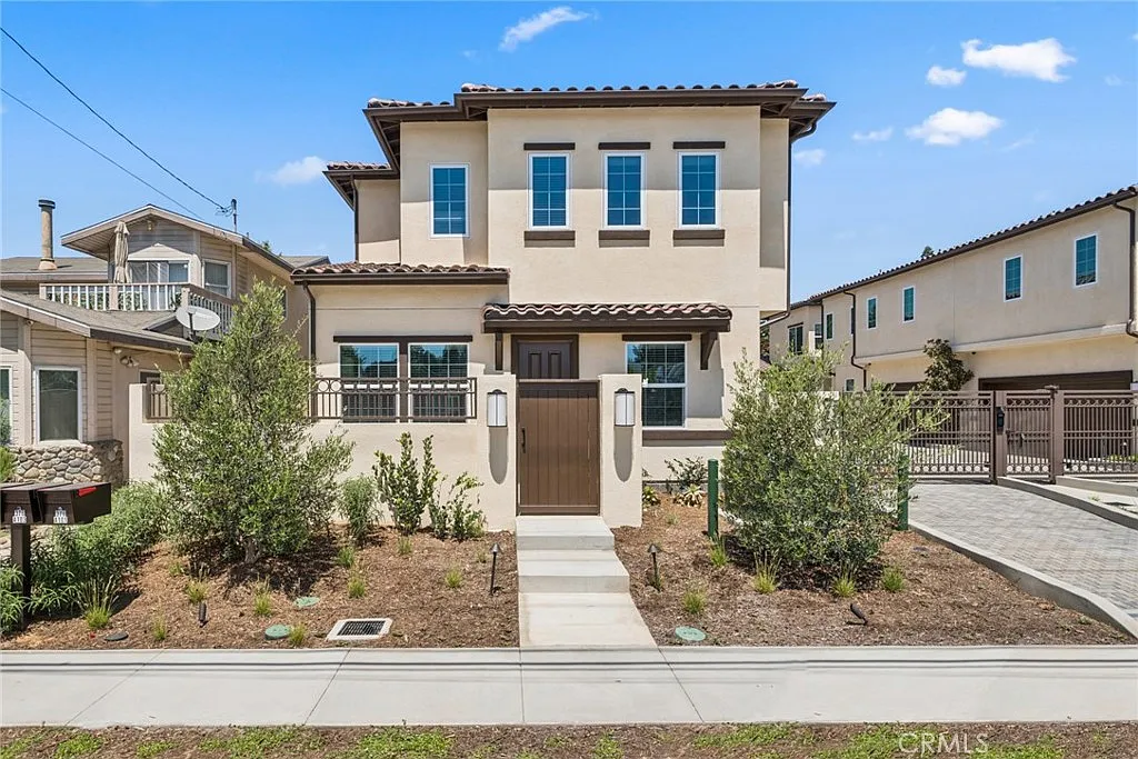 3 bed, 2.5 bath, 1441 sqft, $5,250 — Photo 1