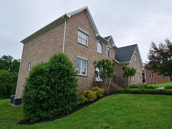 3rd image of 1033 Carawood Dr