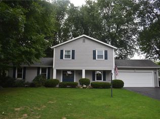26 Valley Green Dr, Penfield, NY 14526