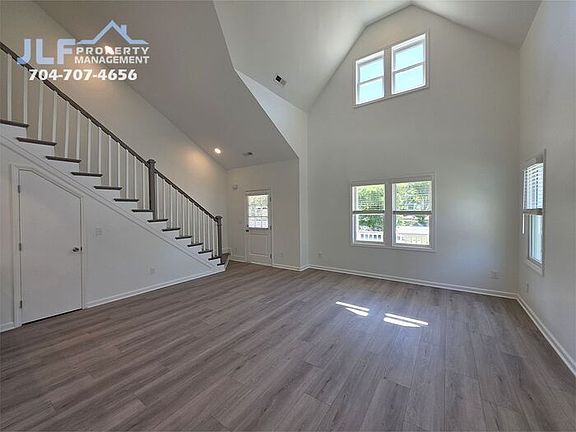 2nd image of 918 N Main St