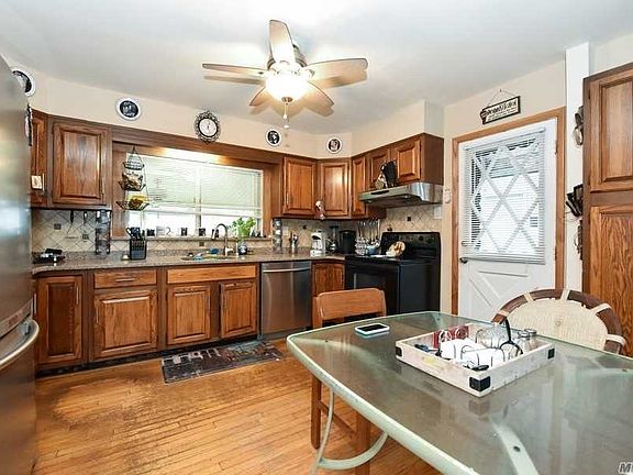 3rd image of 34 Moore Dr
