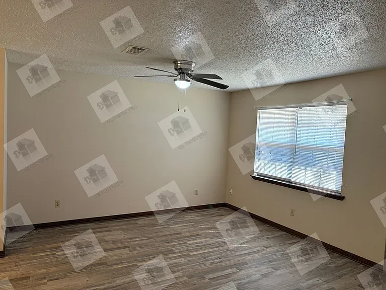 5682 Crestwood Dr — Photo 3