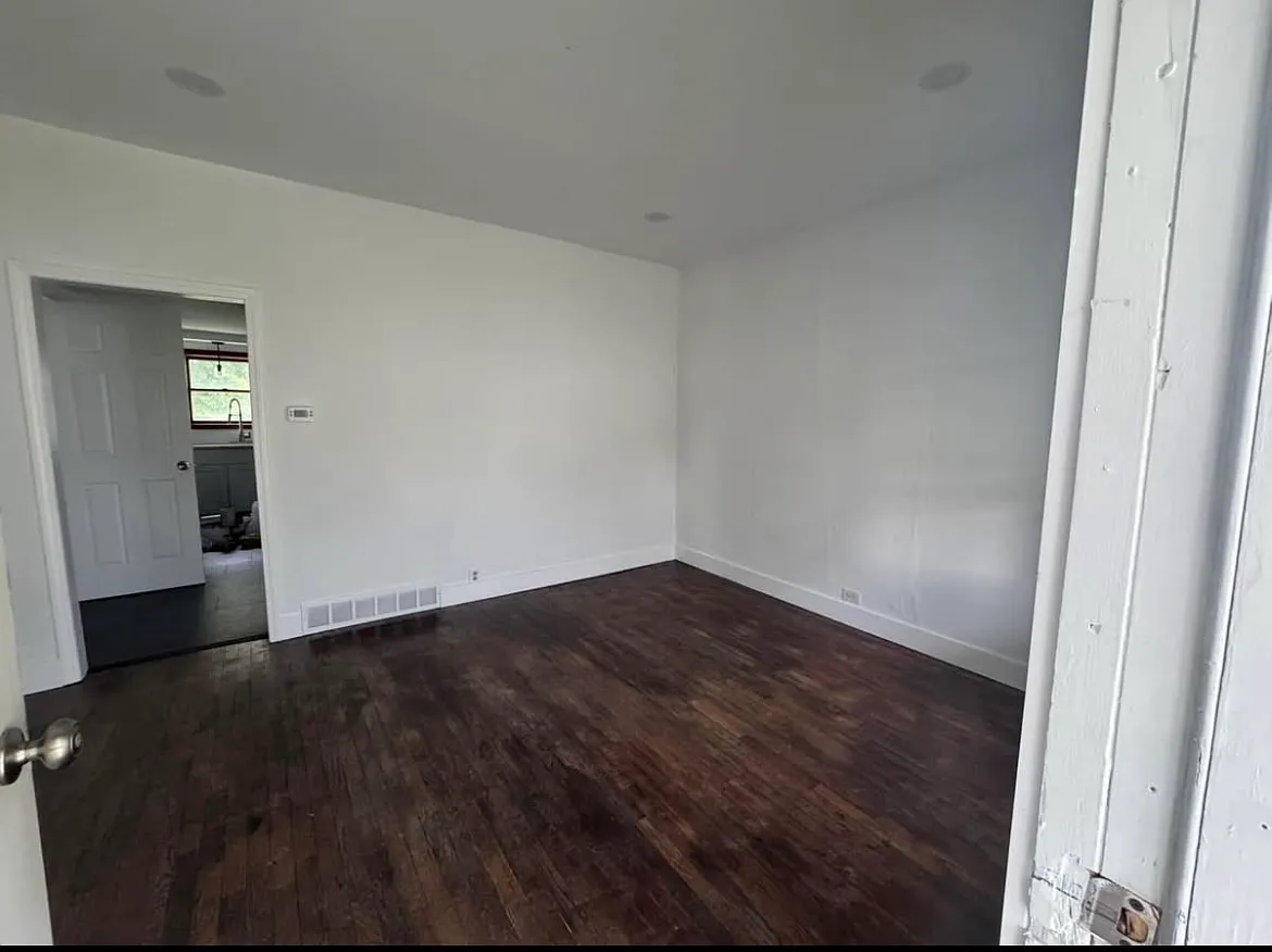 3 bed, 998 sqft, $1,200 — Photo 4