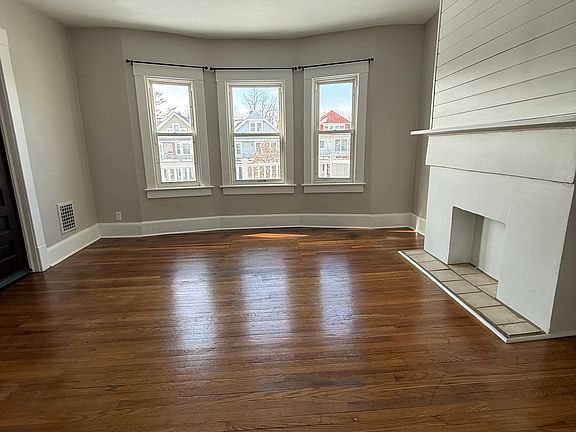 3rd image of 233 N Park Ave