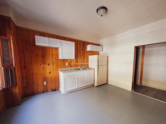 3rd image of 984-996 Jefferson Ave #19