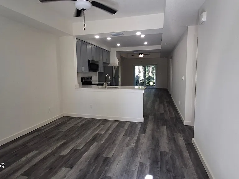 3170 Oleander Ave — Photo 2