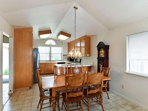 4th image of 855 Breeze Way