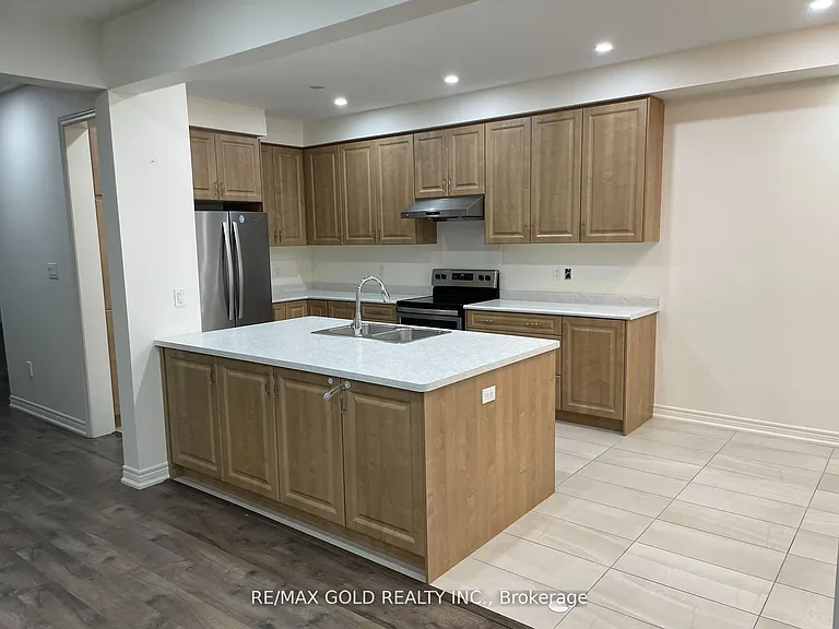35 Riverwalk Dr — Photo 3