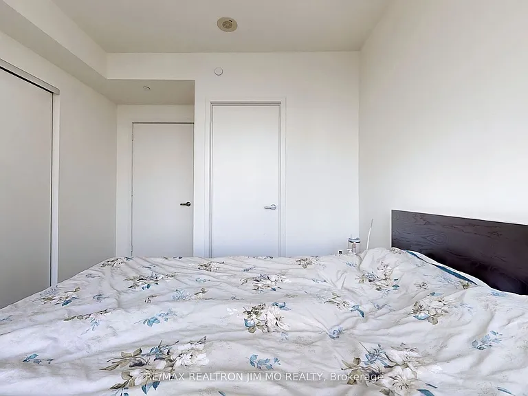 1 Bloor St E #2304 — Photo 11