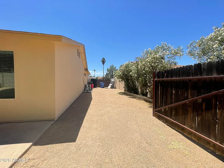 2920 E Michelle Dr — Photo 21