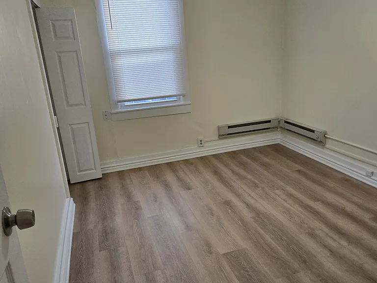 1412 Washburn St — Photo 3