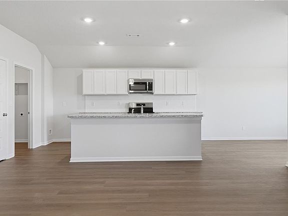 3rd image of 4737 SE 5th St