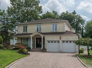 30 Knolls Dr, Manhasset Hills, NY 11040