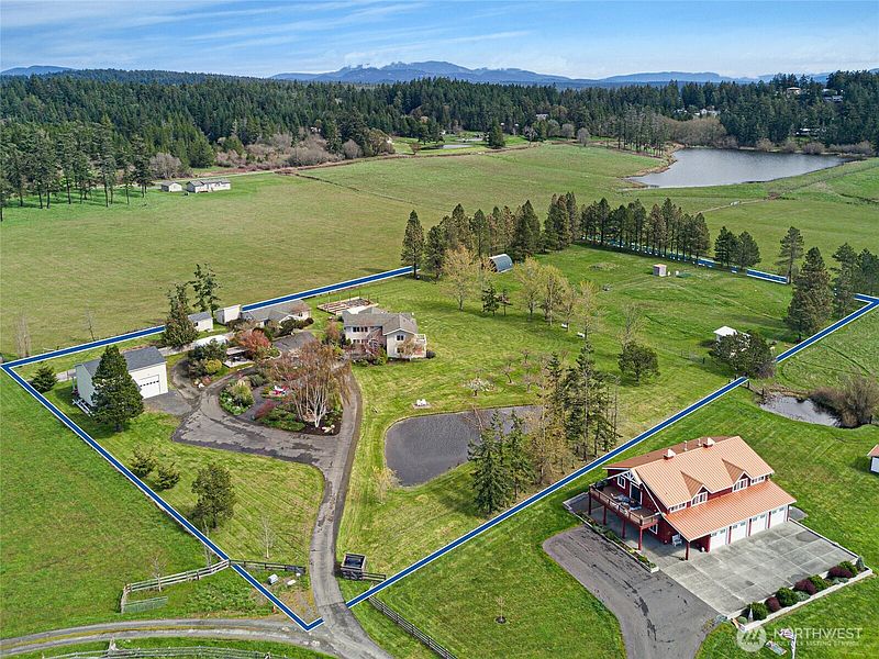 2nd image of 318 Trumpeter Way