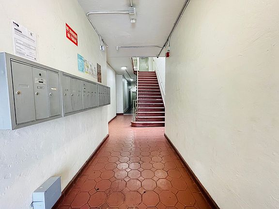 4th image of 939 Valencia St APT 101