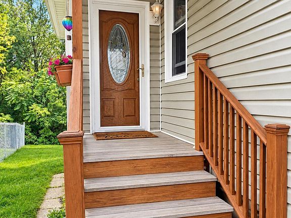 5th image of 412 Foster St