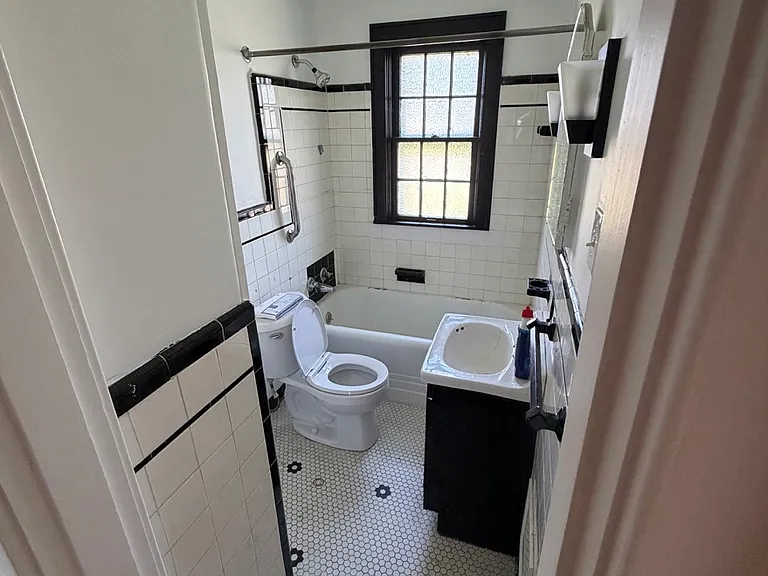 104 Oxford Pl — Photo 7