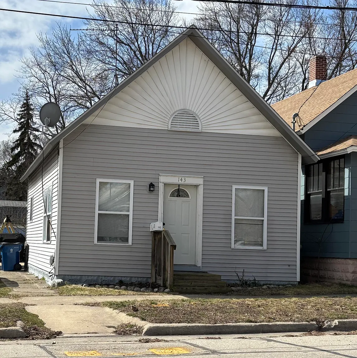 143 Monroe St photo 1