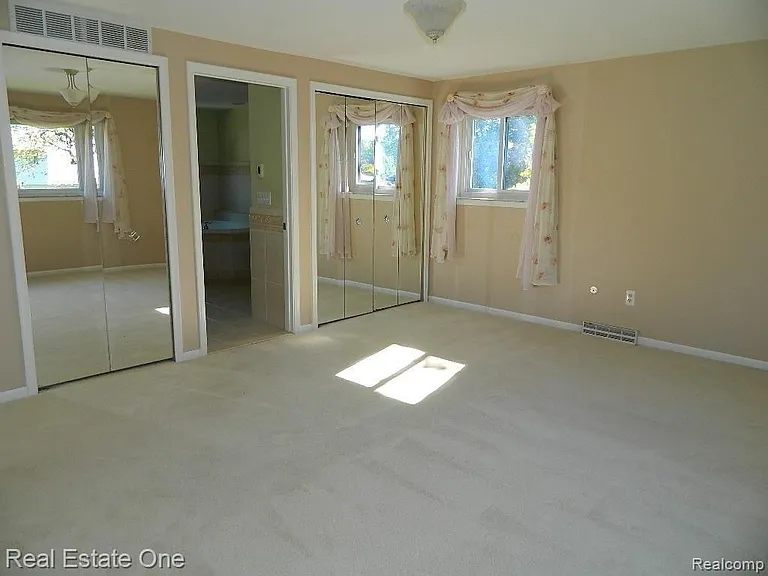 6927 Northpoint Dr — Photo 22
