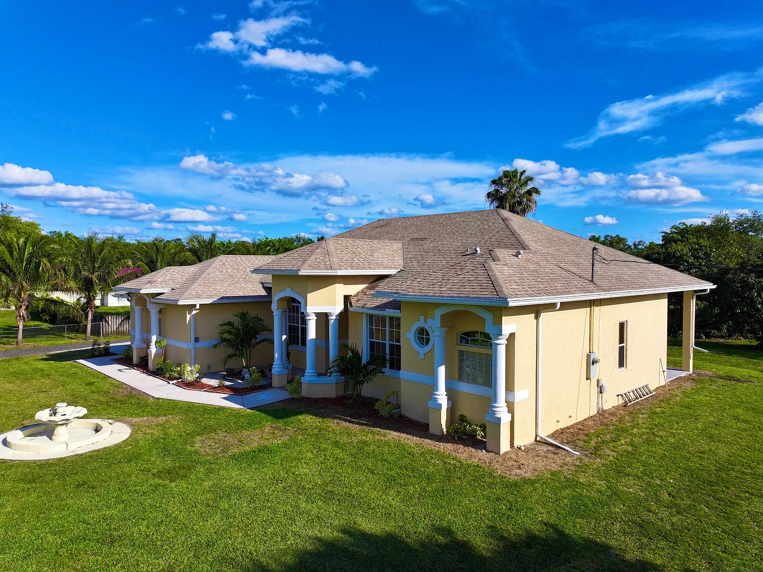 6 bed, 2.5 bath, 2850 sqft, $6,000 — Photo 2