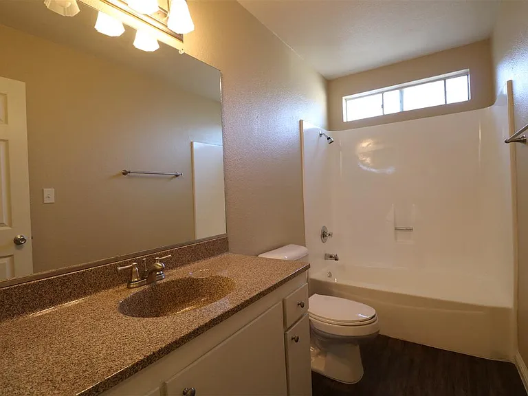 315 W Lincoln Ave — Photo 15