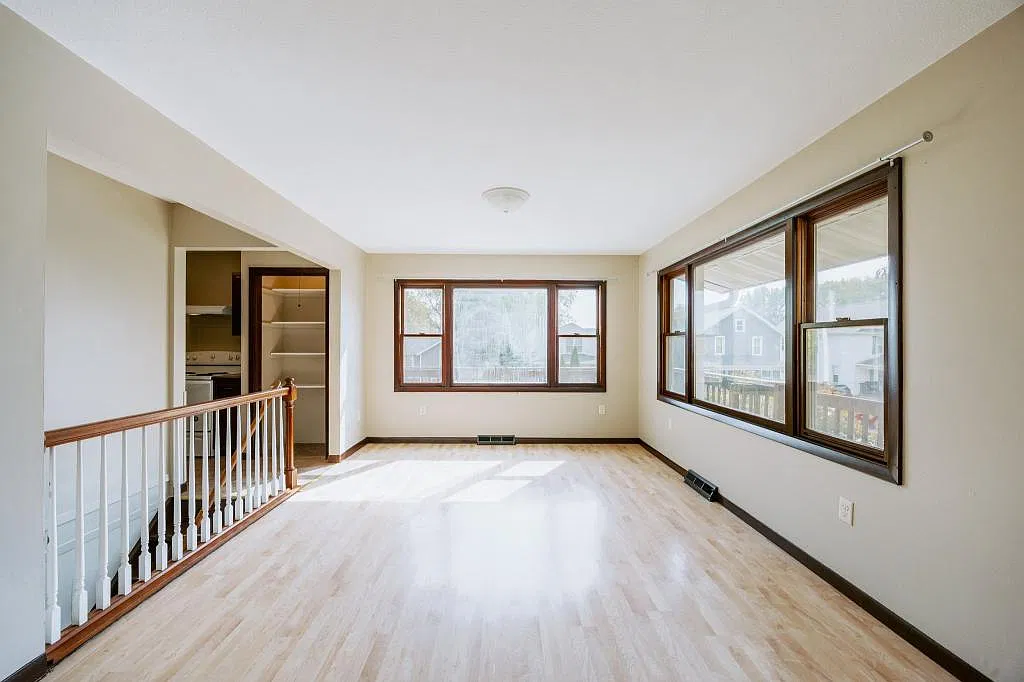 101 Roscoe Ave — Photo 3
