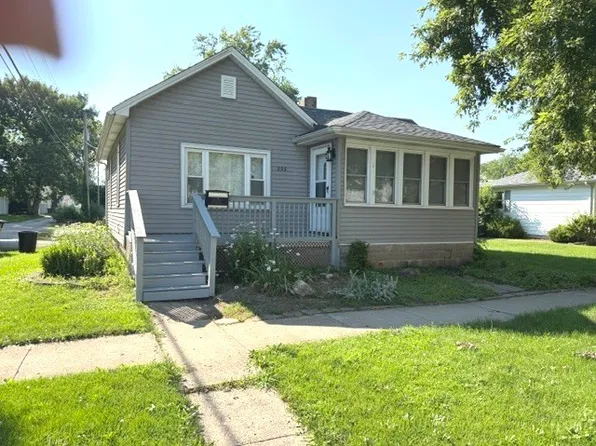 355 N Walnut St, Manteno, IL 60950