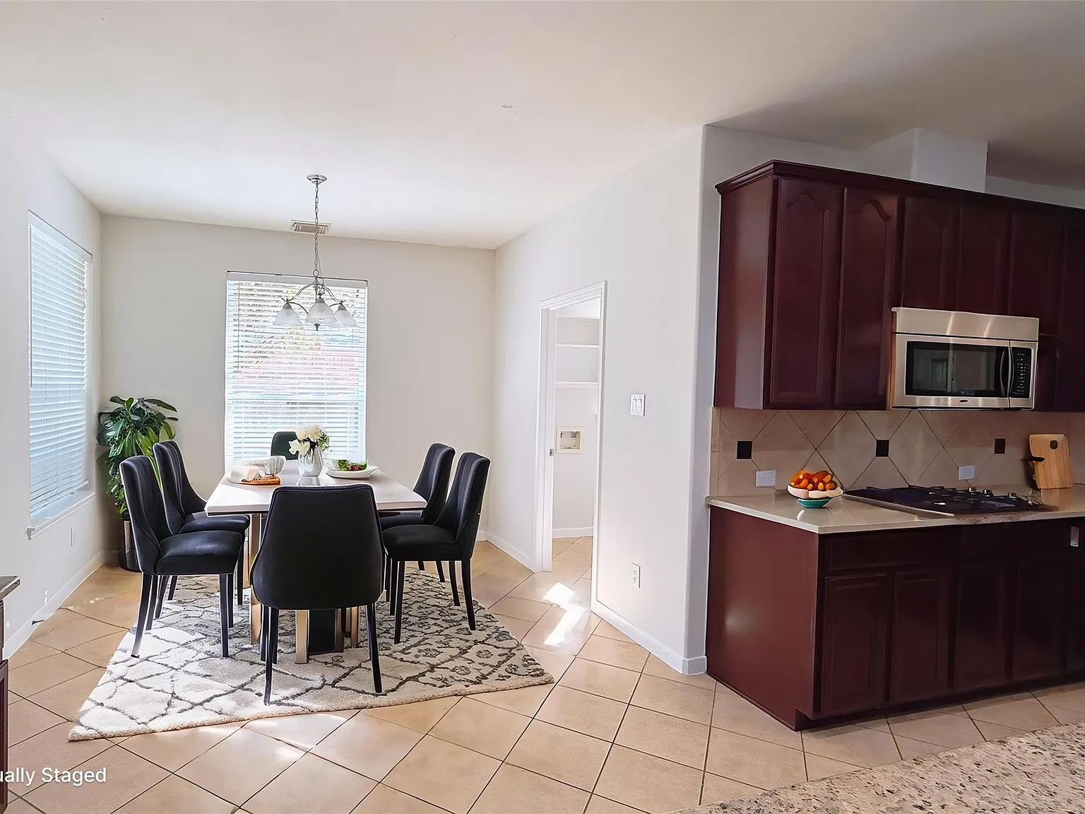 4 bed, 3.5 bath, 3488 sqft, $3,300 — Photo 4