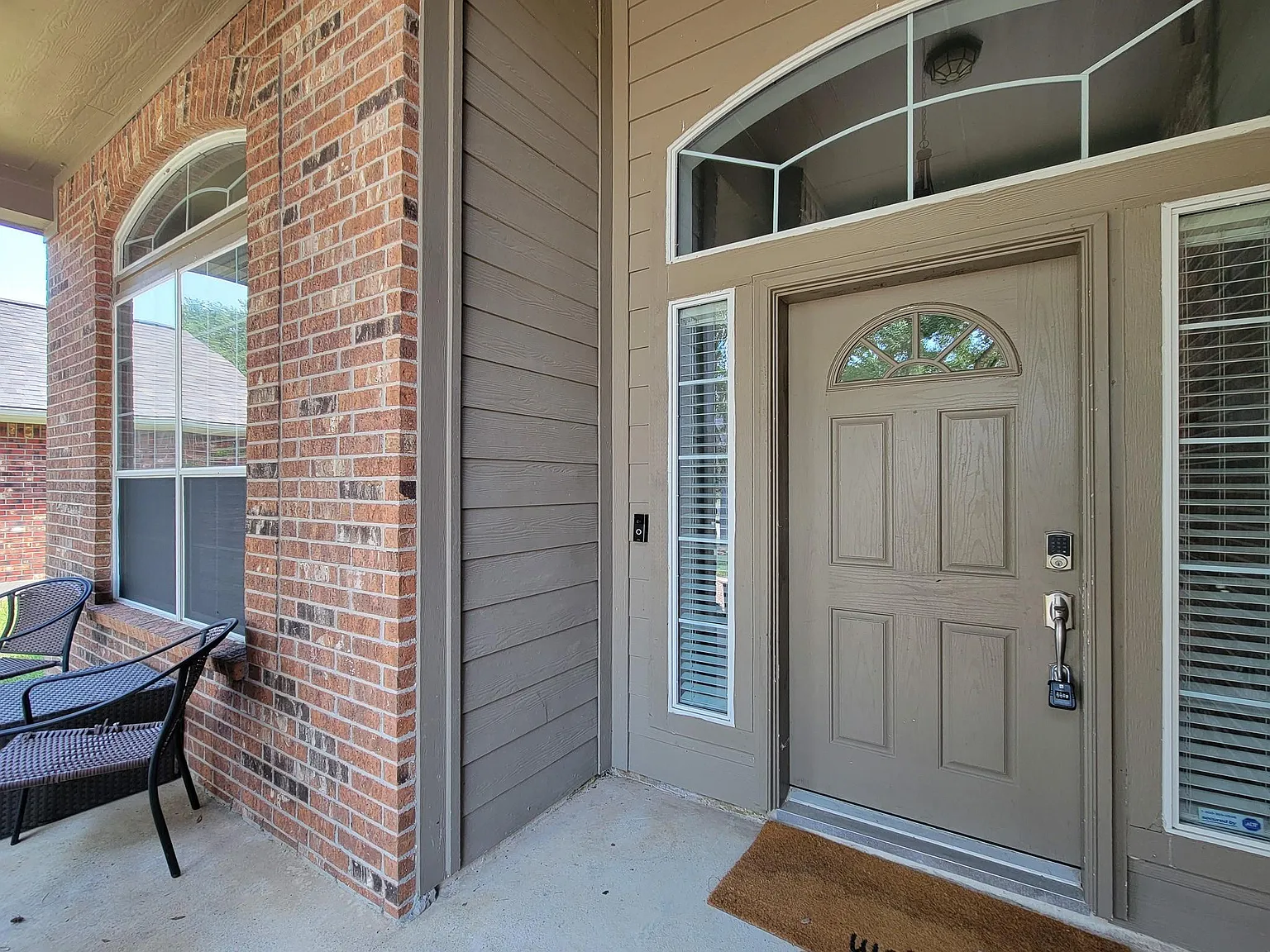4 bed, 2362 sqft, $2,700 — Photo 3