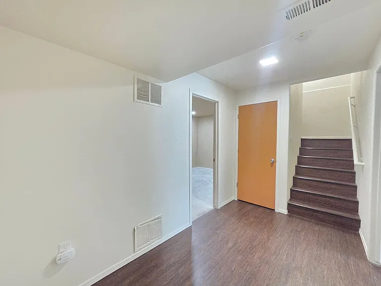 407 E 8th Ave — Photo 50