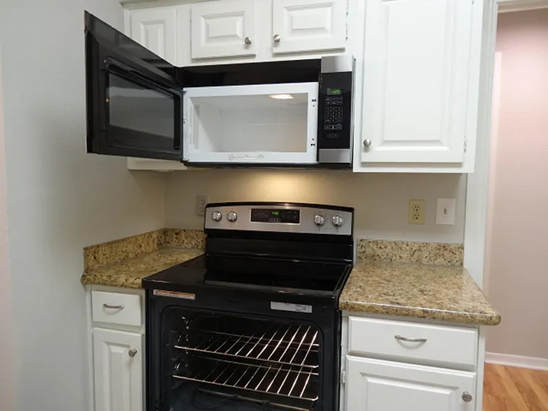 864 Augusta Dr #208 — Photo 12